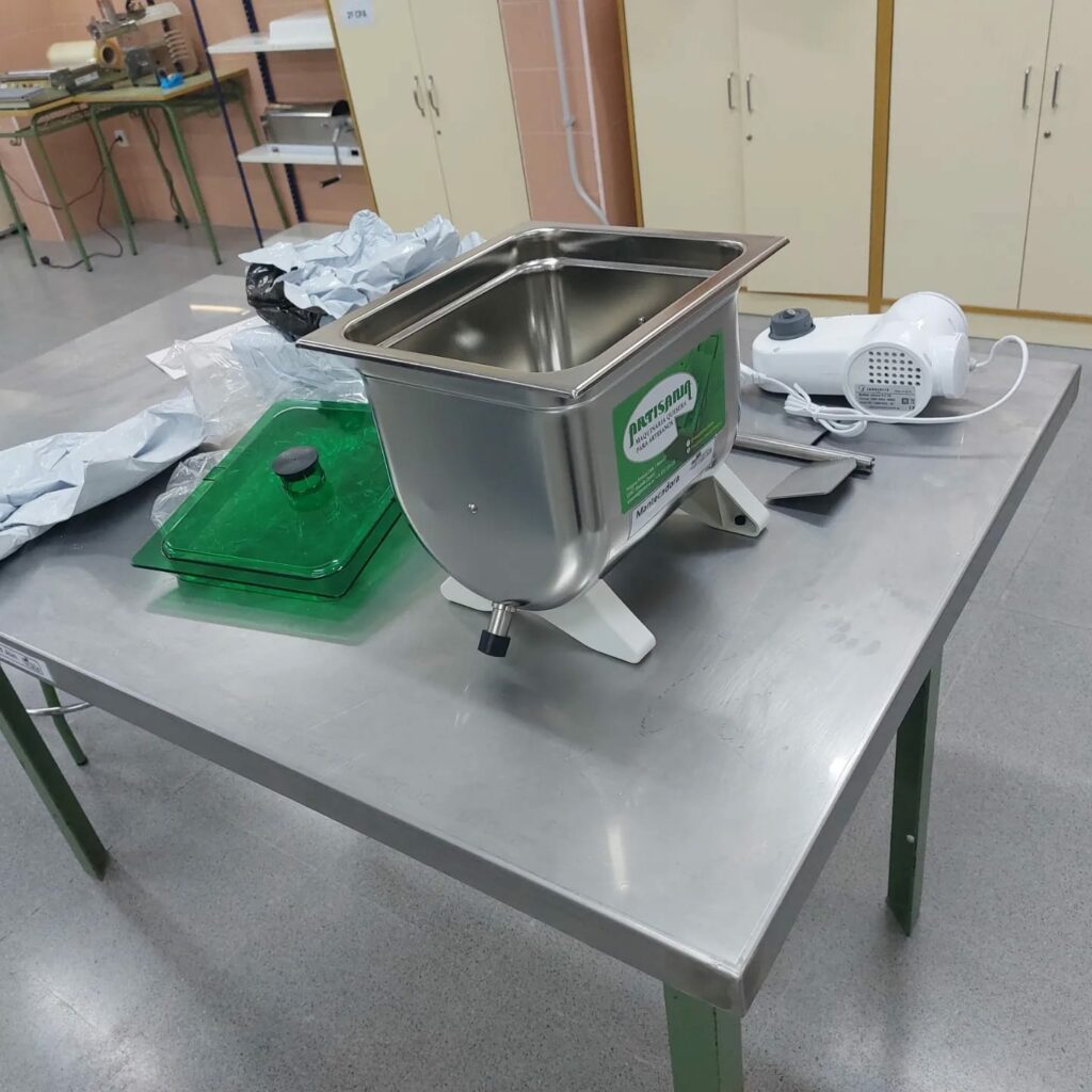 desnatadora utilizada en centro de formación profesional de micro-queseros